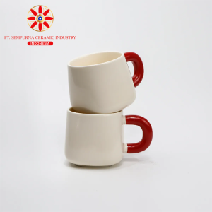 Pear-shaped ceramic mug